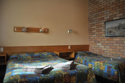 All Travellers Motor Inn - Hotel Accommodation 2