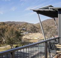 Alpine Lake Retreat - Hotel Accommodation