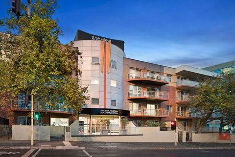 Amazing Accommodations: St Kilda - Hotel Accommodation 1