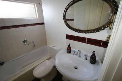 Annies Garden Cottage - Hotel Accommodation 3