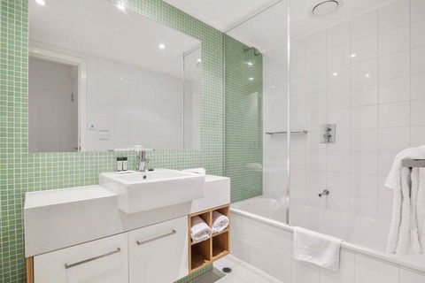 APOLLO BLUE 6 - Modern Waterfront Apartment - Hotel Accommodation 1