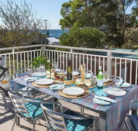 Araluen on Holden - great deck with ocean views - Hotel Accommodation