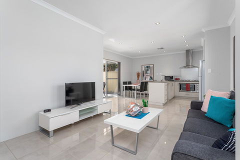 Ardross Short Stays - Hotel Accommodation 1