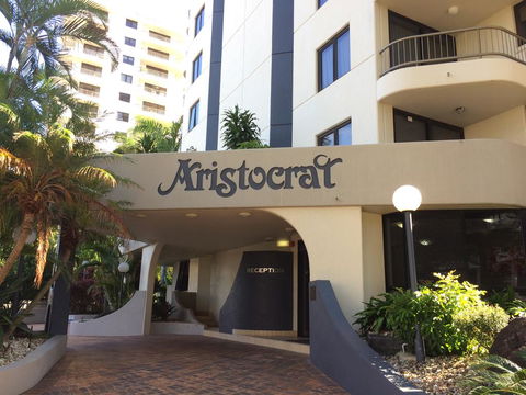 Aristocrat Apartments - Hotel Accommodation 2