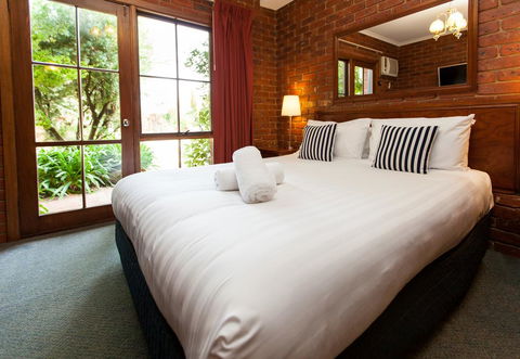 Armour Motor Inn - Hotel Accommodation 1