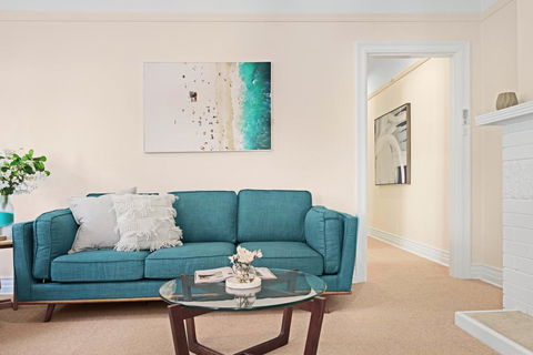 Art Deco Apartment Steps From Harbour And Beach - Hotel Accommodation 0