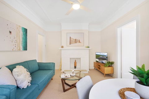 Art Deco Apartment Steps From Harbour And Beach - Hotel Accommodation 3