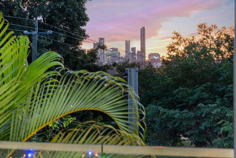 Luxurious Living - 3Bed-3Bath-1Car-Pool - Balmoral - Hotel Accommodation 3