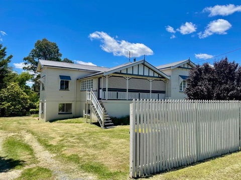 MAGNOLIA HOUSE ON THE CREEK - STANTHORPE - Hotel Accommodation 0