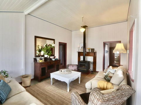 MAGNOLIA HOUSE ON THE CREEK - STANTHORPE - Hotel Accommodation 1