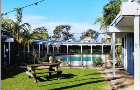 Mallacoota Hotel Motel - Hotel Accommodation 2