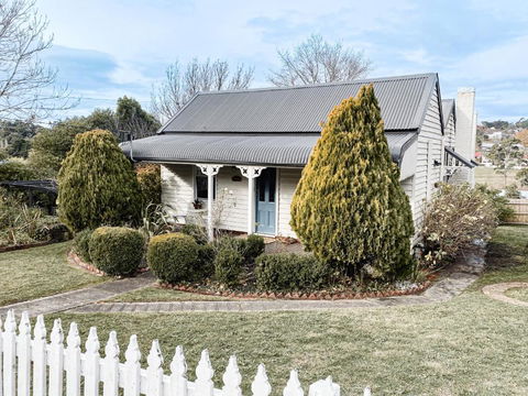 MARIGOLD COTTAGE Charming 1870s Central Daylesford Cottage - Hotel Accommodation 0