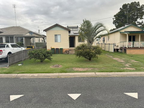 Massive 3 Bedroom Home With Backyard - Hotel Accommodation 3
