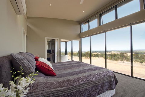 McLaren Eye - Hotel Accommodation 2