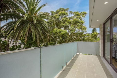 Modern, North-east Facing, 2-bed Apartment - Hotel Accommodation 3