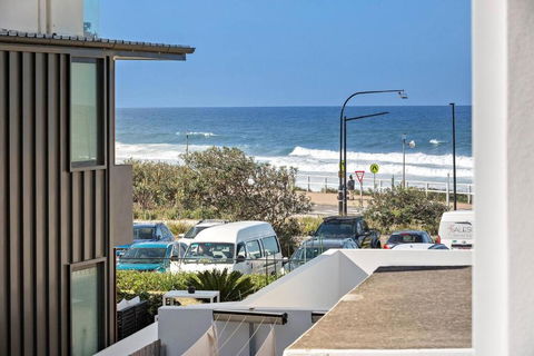 Modern Courtyard Oasis For Easy Beachside Living - Hotel Accommodation 1