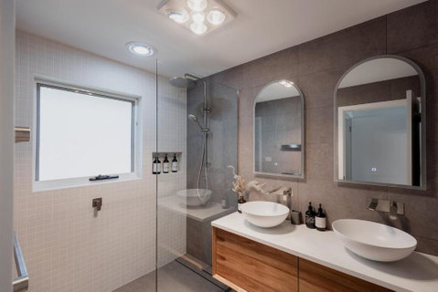 Modern Refurbished Unit In Charming Bellerive - Hotel Accommodation 1