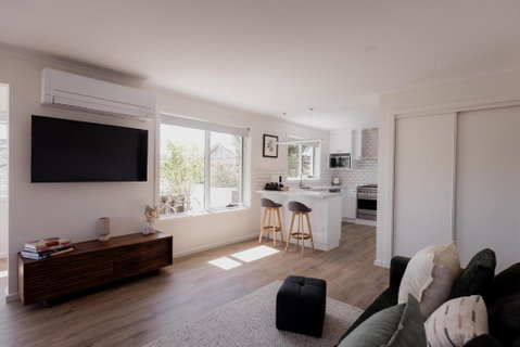 Modern Refurbished Unit In Charming Bellerive - Hotel Accommodation 2