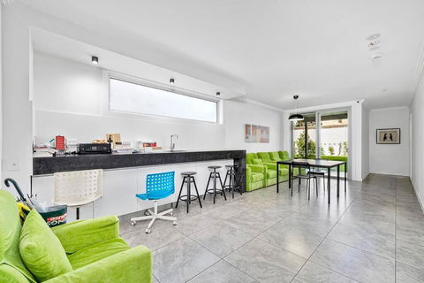 Modern Self-contained Studio At Crows Nest - Hotel Accommodation 1