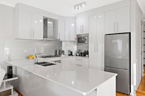 Modern Scarborough Townhouse - Hotel Accommodation 3