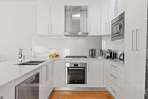 Modern Scarborough Townhouse - Hotel Accommodation 2