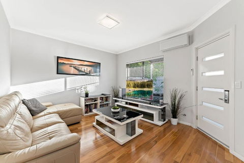 Modern Scarborough Townhouse - Hotel Accommodation 1