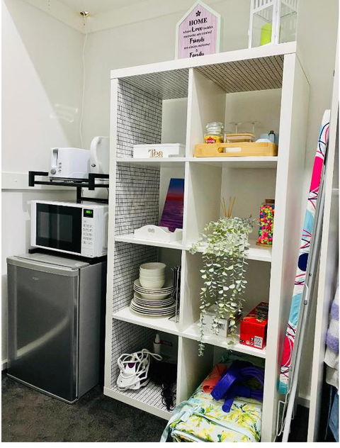 Modern Private Room With Ensuite - Hotel Accommodation 3