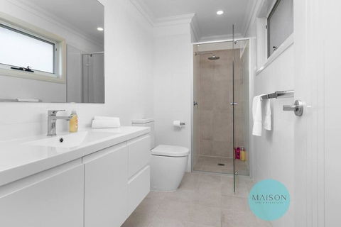 Modern Townhouse In The Heart Of Adamstown - Hotel Accommodation 2