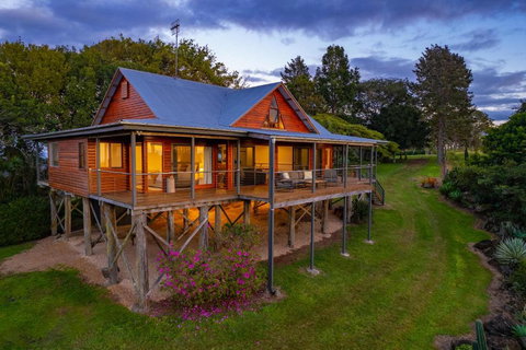 Mountain Retreat With Ocean Views And Fireplace - Hotel Accommodation 3