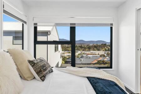 Mountain View Villa-close To Shops-10min To CBD - Hotel Accommodation 2