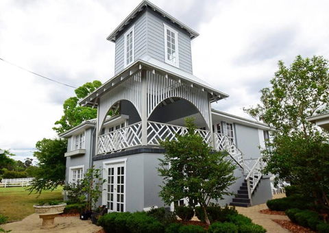 Mountshannon - Hotel Accommodation 0