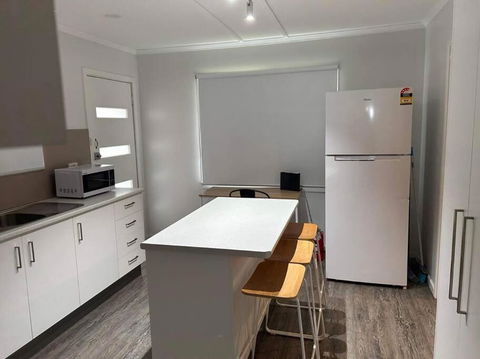 Mt Isa - Emerald Gem 3 Bedroom Home QUIET AREA - Hotel Accommodation 2