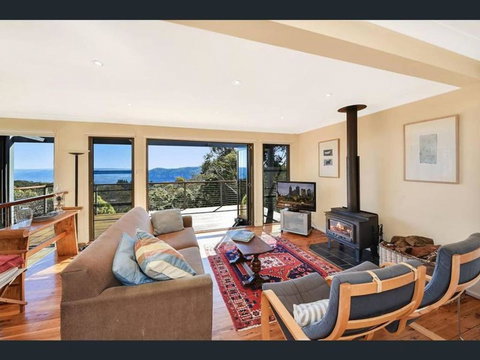 Narrow Neck Views - Peaceful 4 Bedroom Home With Stunning Views! - Hotel Accommodation 2