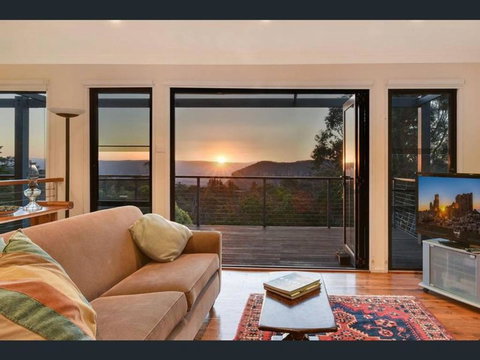 Narrow Neck Views - Peaceful 4 Bedroom Home With Stunning Views! - Hotel Accommodation 0