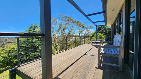 Narrow Neck Views - Peaceful 4 Bedroom Home With Stunning Views! - Hotel Accommodation 1