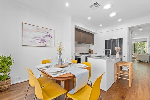 New Luxury Stylish Elegant Townhouse For Families - Hotel Accommodation 2