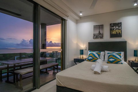 NEW - ZEN AT THE WATERFRONT - Luxury Waterfront Holiday Home For Families & Friends - Hotel Accommodation 0