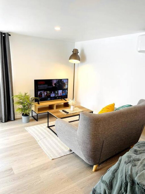 Newly Renovated Contemporary Private Studio Near Hobart CBD And Airport - Hotel Accommodation 3