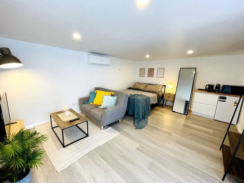 Newly Renovated Contemporary Private Studio Near Hobart CBD And Airport - Hotel Accommodation 0