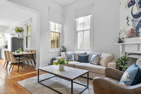 Newtown Nest - Chic Terrace Living Off King Street - Hotel Accommodation 0