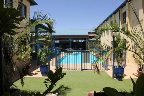 Ningaloo Club Backpackers - Hotel Accommodation 3