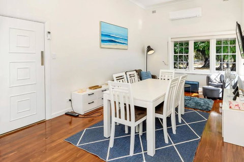 Normanville, Large Historic Three Bedroom Home - Hotel Accommodation 3