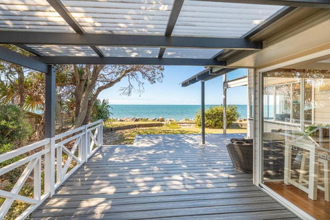 Ocean Pearl - 3 Bedroom Beachfront Property! - Hotel Accommodation 0