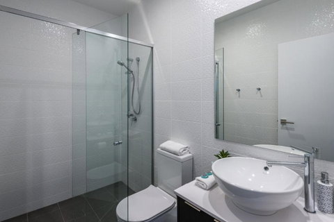 Oxford Steps - Executive 2BR Bulimba Apartment Across From The Park On Oxford St - Hotel Accommodation 3