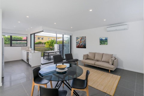 Oxford Steps - Executive 2BR Bulimba Apartment Across From The Park On Oxford St - Hotel Accommodation 0