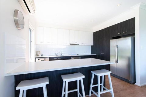 On Seascape - Hotel Accommodation 1
