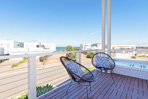 On Seascape - Hotel Accommodation 3