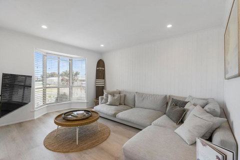 Our Little White House -74 Padman Crescent, Middleton - Hotel Accommodation 3