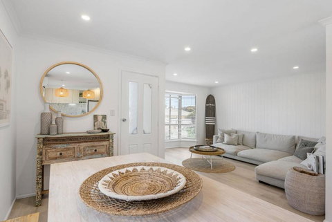 Our Little White House -74 Padman Crescent, Middleton - Hotel Accommodation 2