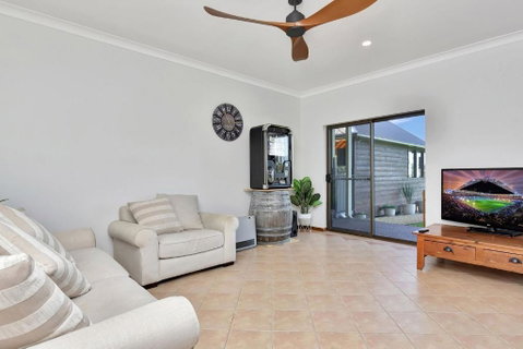 Overflow Downs-Riverside Acreage - Hotel Accommodation 3